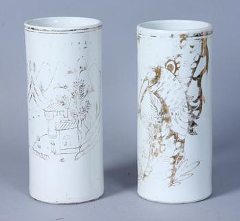 VASER, ett par, porslin, Kina, 1900-tal.