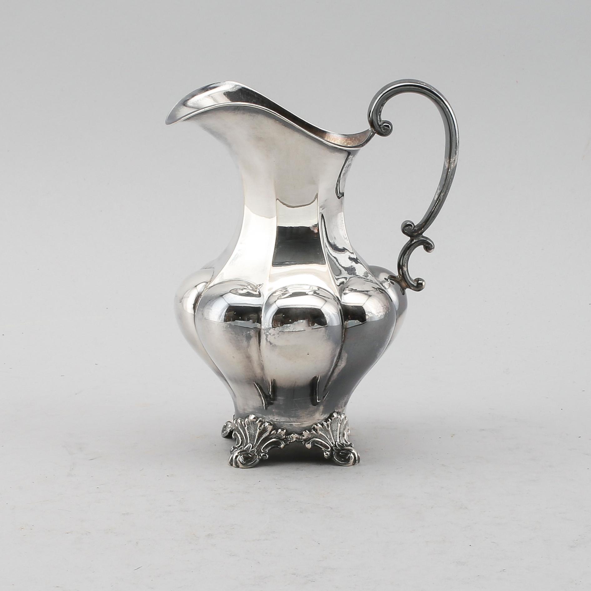 GRÄDDKANNA, silver, AG Dufwa, Stockholm 1910. Vikt ca 313 gram.