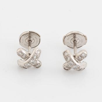 Tiffany & Co, Örhängen, ett par, platina och briljantslipade diamanter.