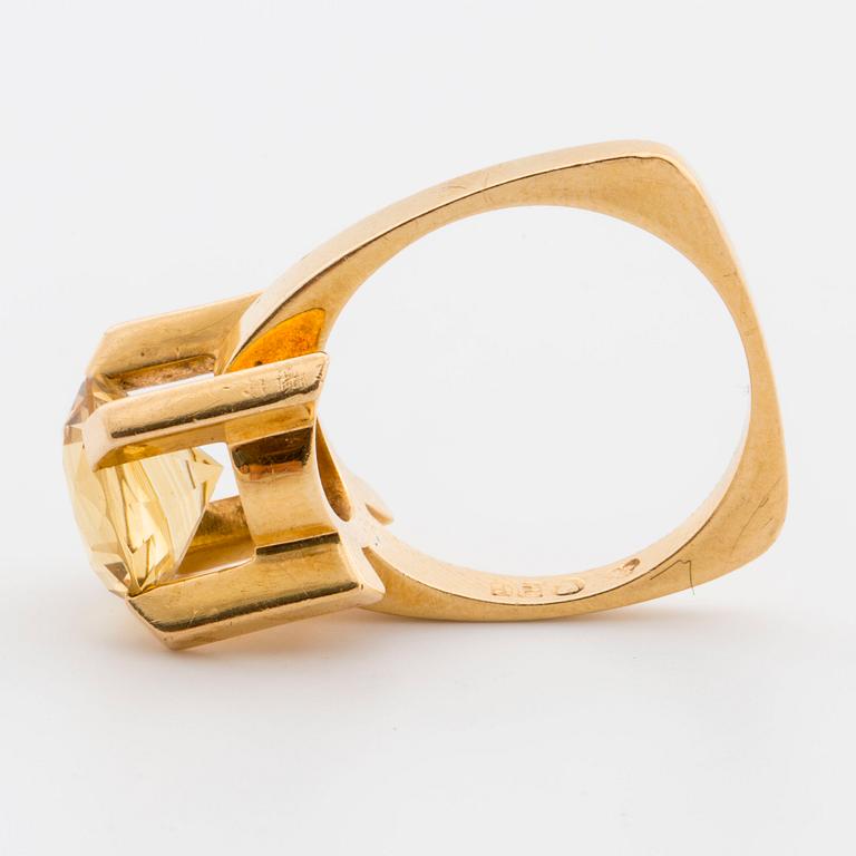 RING, 18K gold with a citrine, 1965.