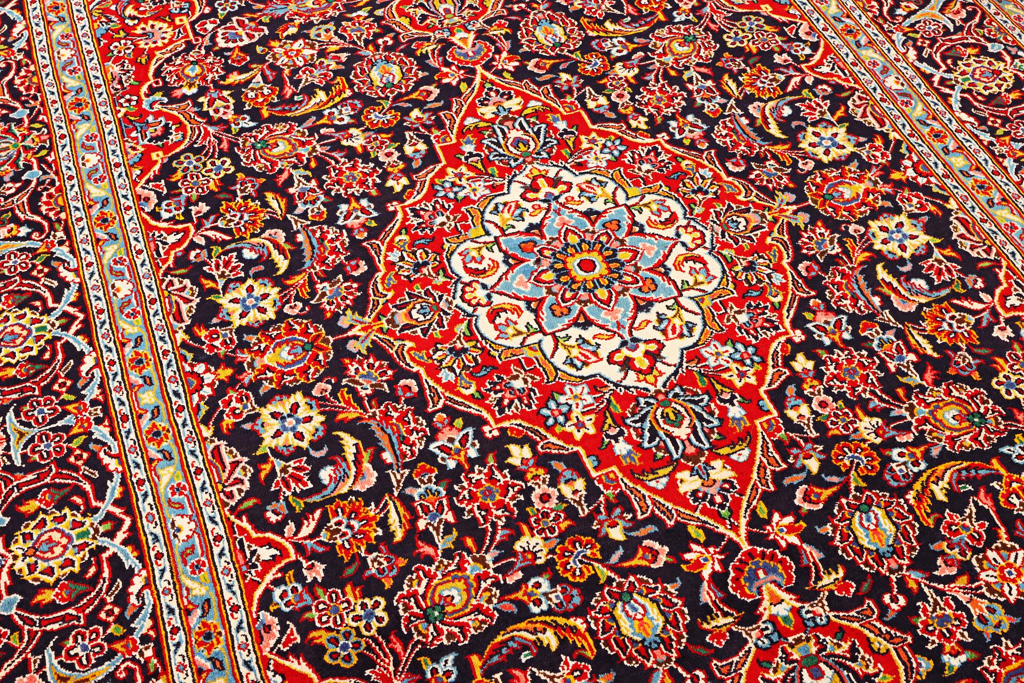 Matta, Keshan, ca 326 x 207 cm.