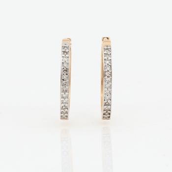 ÖRHÄNGEN, 14K guld med åttkantslipade diamanter tot ca 0,15 ct. Vikt 2,6 gram.