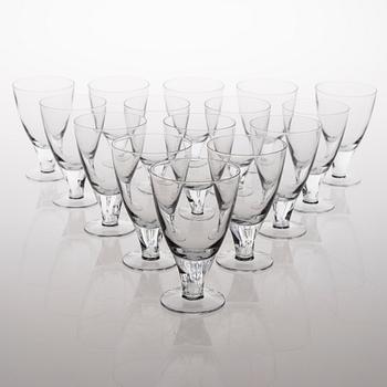 GUNNEL NYMAN, glasservis, 114 osaa, "GN 46", Nuutajärvi Notsjö. I produktion 1949-1969.