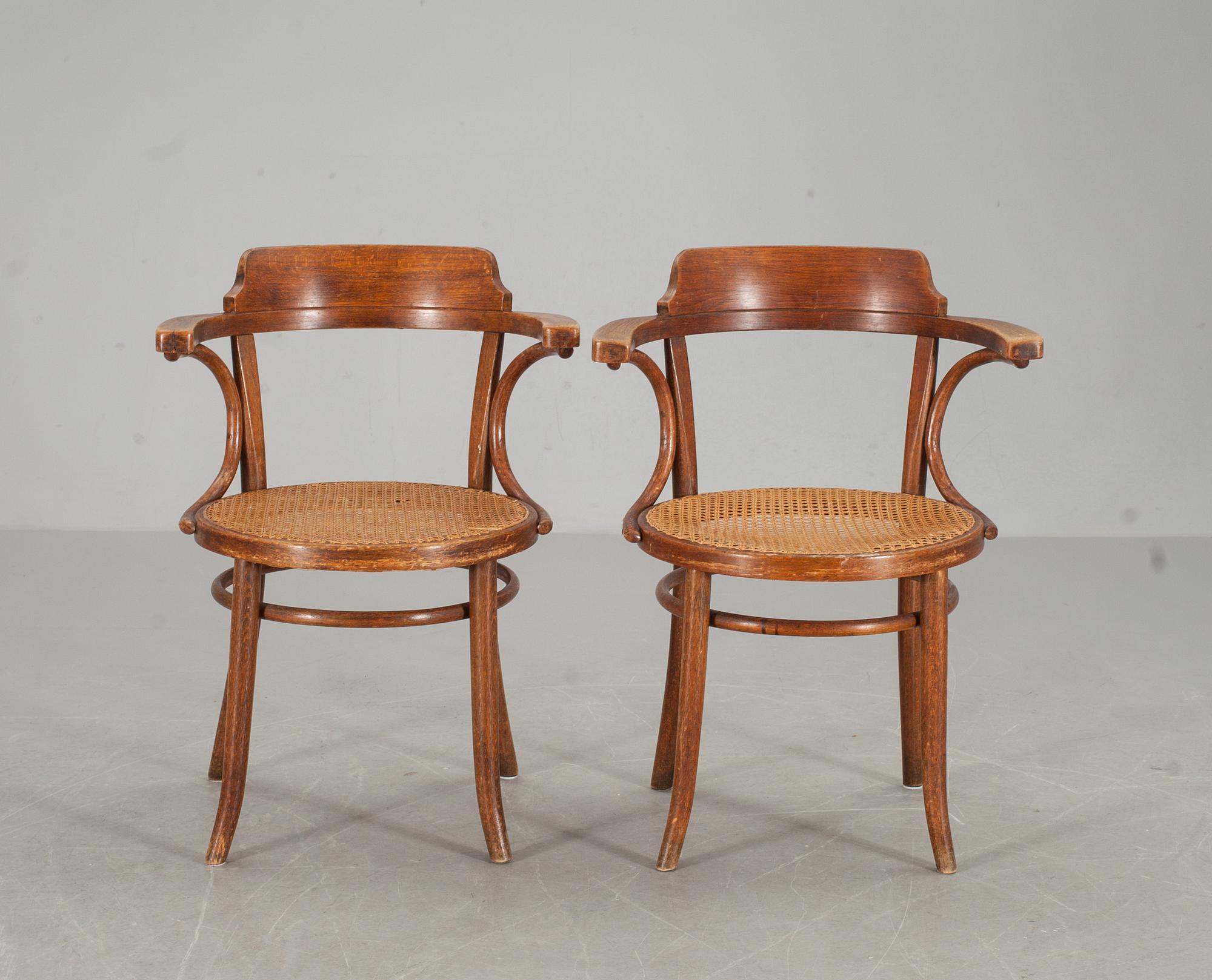 KARMSTOLAR, ett par, Thonet. 1900-talets första hälft.