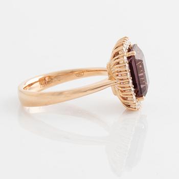 Ring, cocktail ring with tourmaline and brilliant-cut diamonds.