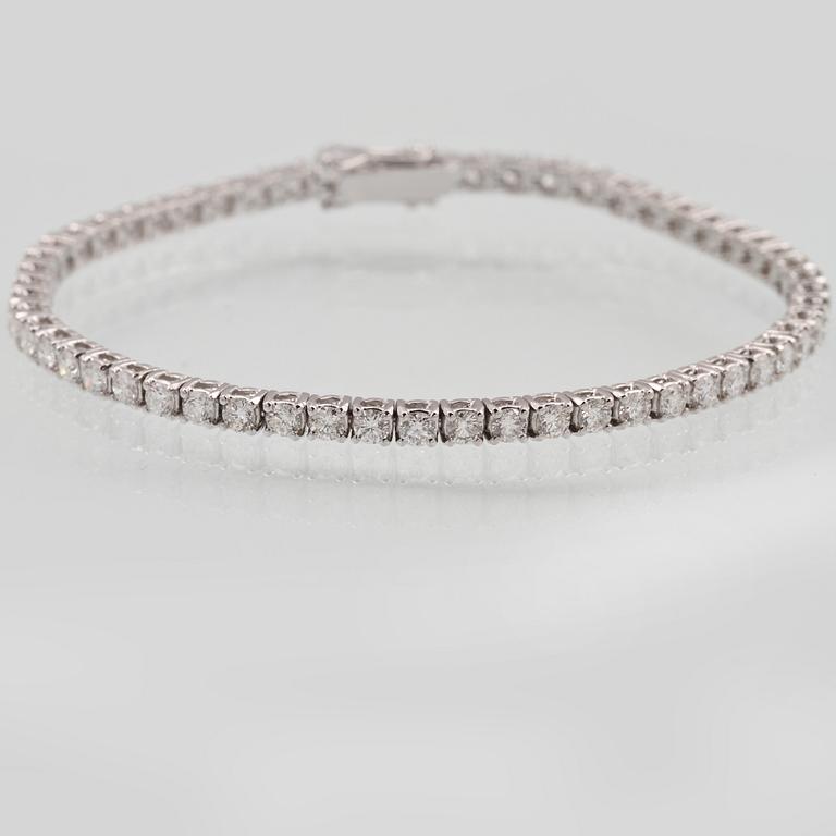 ARMBAND, 18K vitguld med 56 briljantslipade diamanter ca 4.28 ct, Milano, Italien. Vikt 12,3 gram.