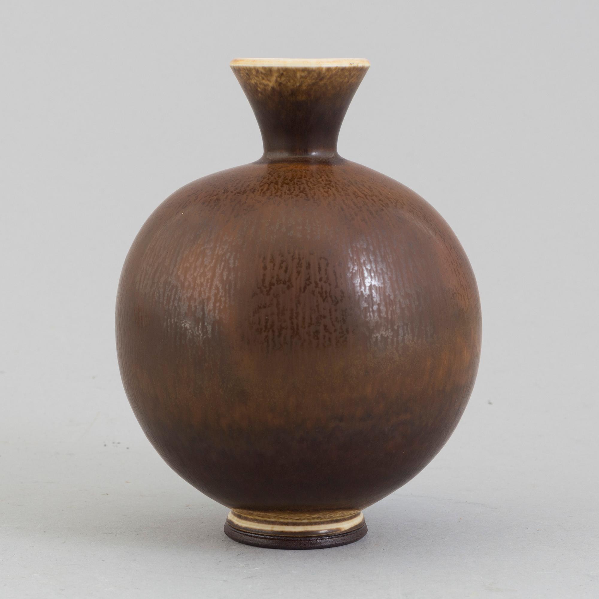 VAS, stengods, Berndt Friberg, Gustavsbergs studio. Signerad.