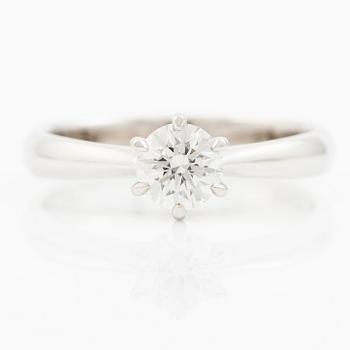 Ring 18K vitguld med briljantslipad diamant, medföljande IGI report.