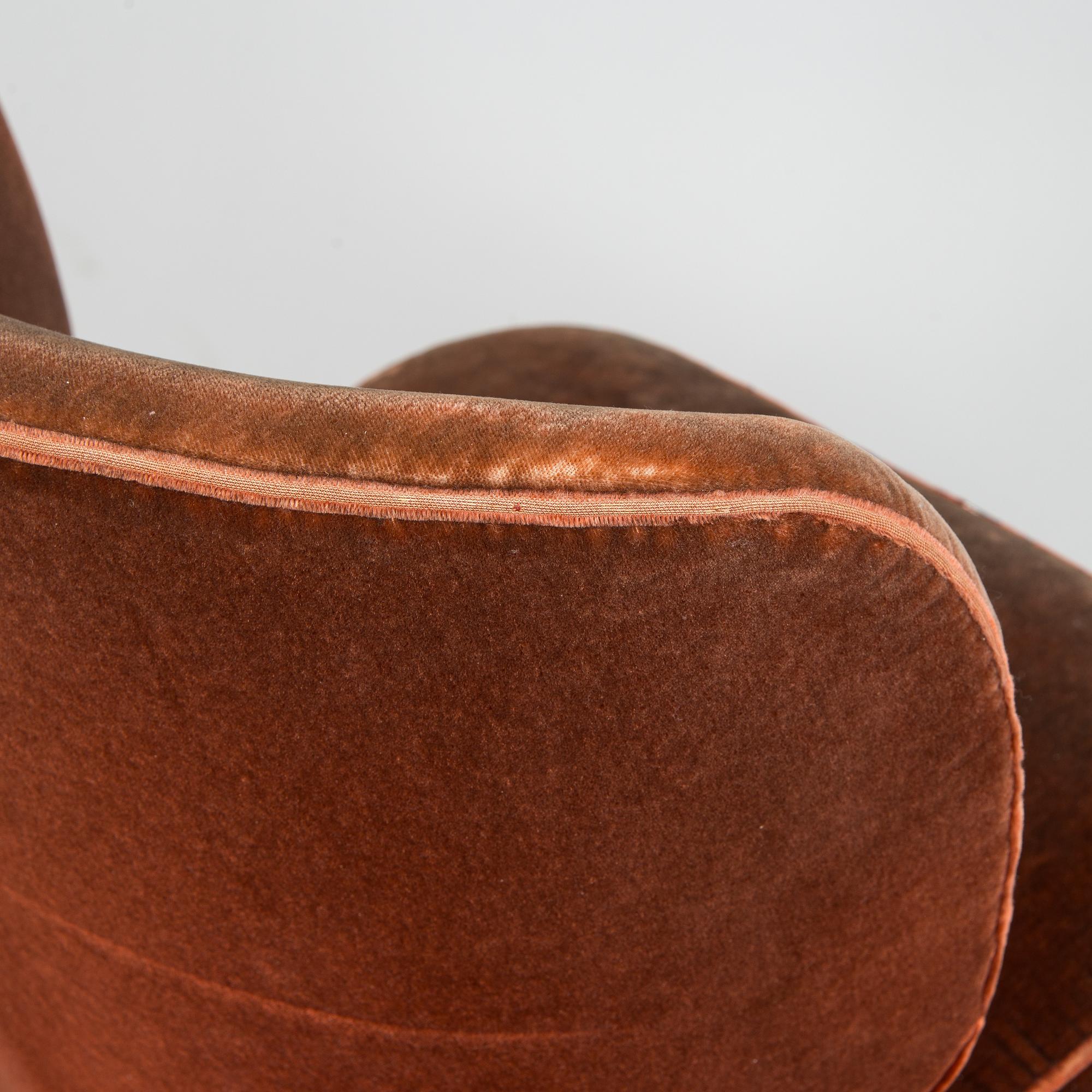 A mid-20th century armchair.