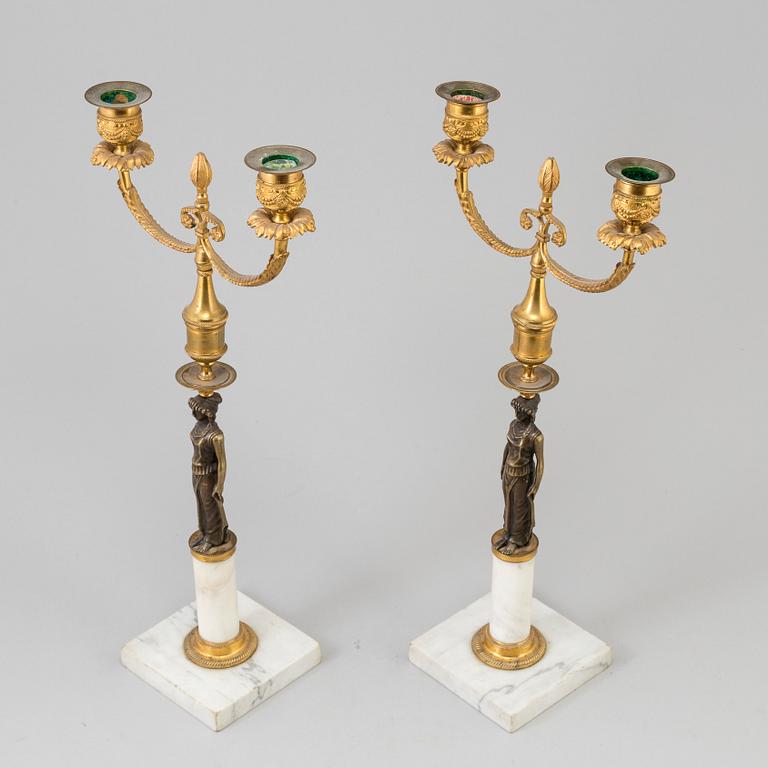 A PAIR OF BRONZE AND MARBLE CANDELABRA, late gustavian style, first half of the 20th century.