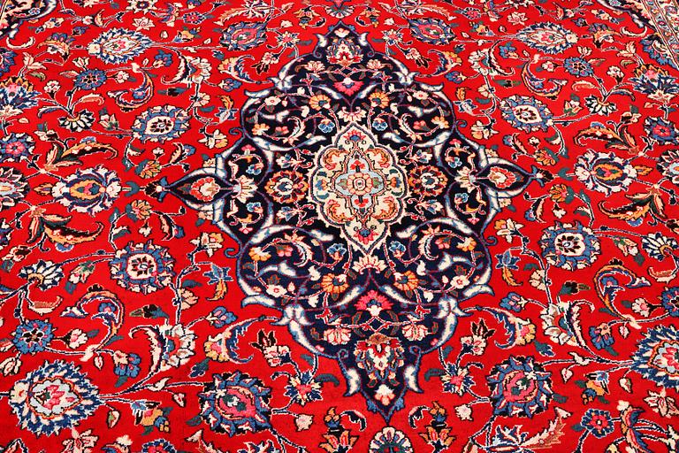 A Keshan carpet, c. 390 x 290 cm.