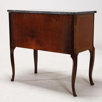 BYRÅ, gustaviansk stil, 1900-tal.