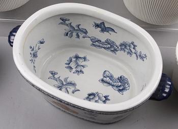 YTTERFODER, 5 st, porslin, bl a " Tiara" Rörstrand.