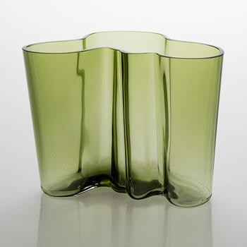 Alvar Aalto, 'Savoy' 50-year jubilee glass vase, signed A. Aalto 1936-1986 Iittala 470/8000.