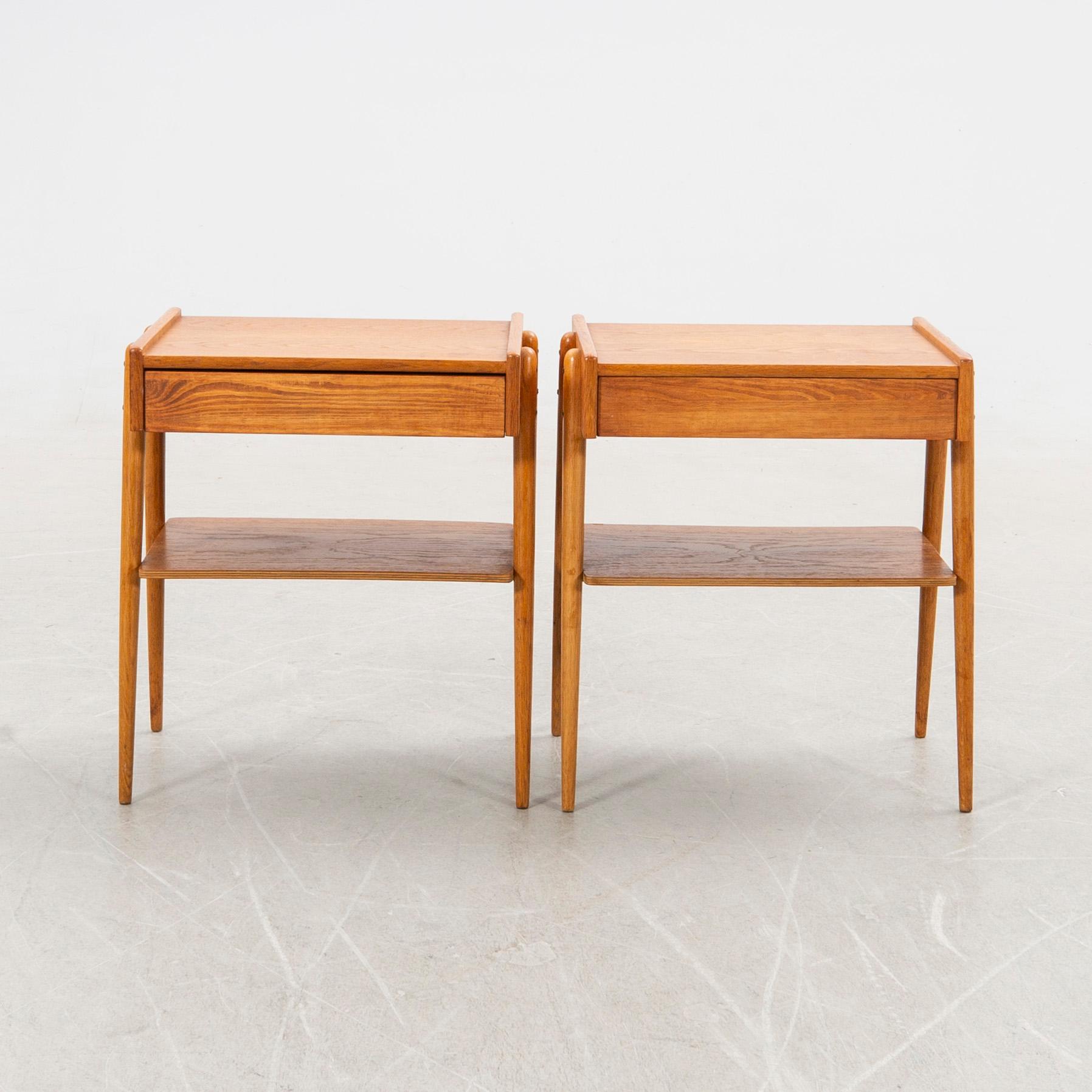 Sängbord ett par 1900-talets mitt.