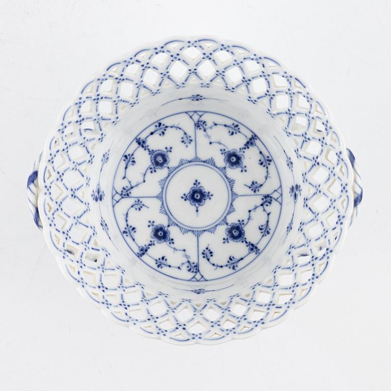 Royal Copenhagen, gallerskål med fat, porslin, "Musselmalet", Danmark.