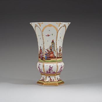VAS, porslin. Meissen, Augustus Rex, 1720-tal.