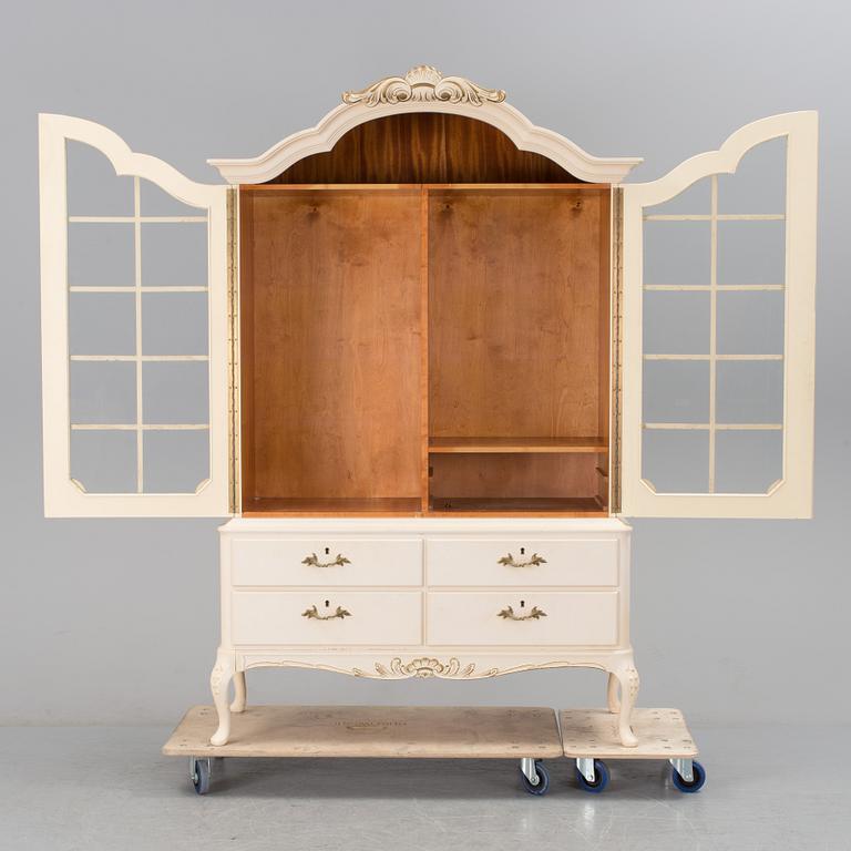 A mid 1900s cabinet by Oscar Edv Ekelunds Snickerifabriks AB, Virserum.