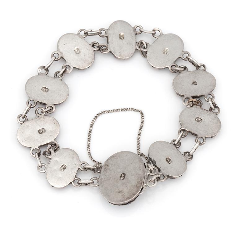 ARMBAND, silver med olikfärgad emalj dekor.