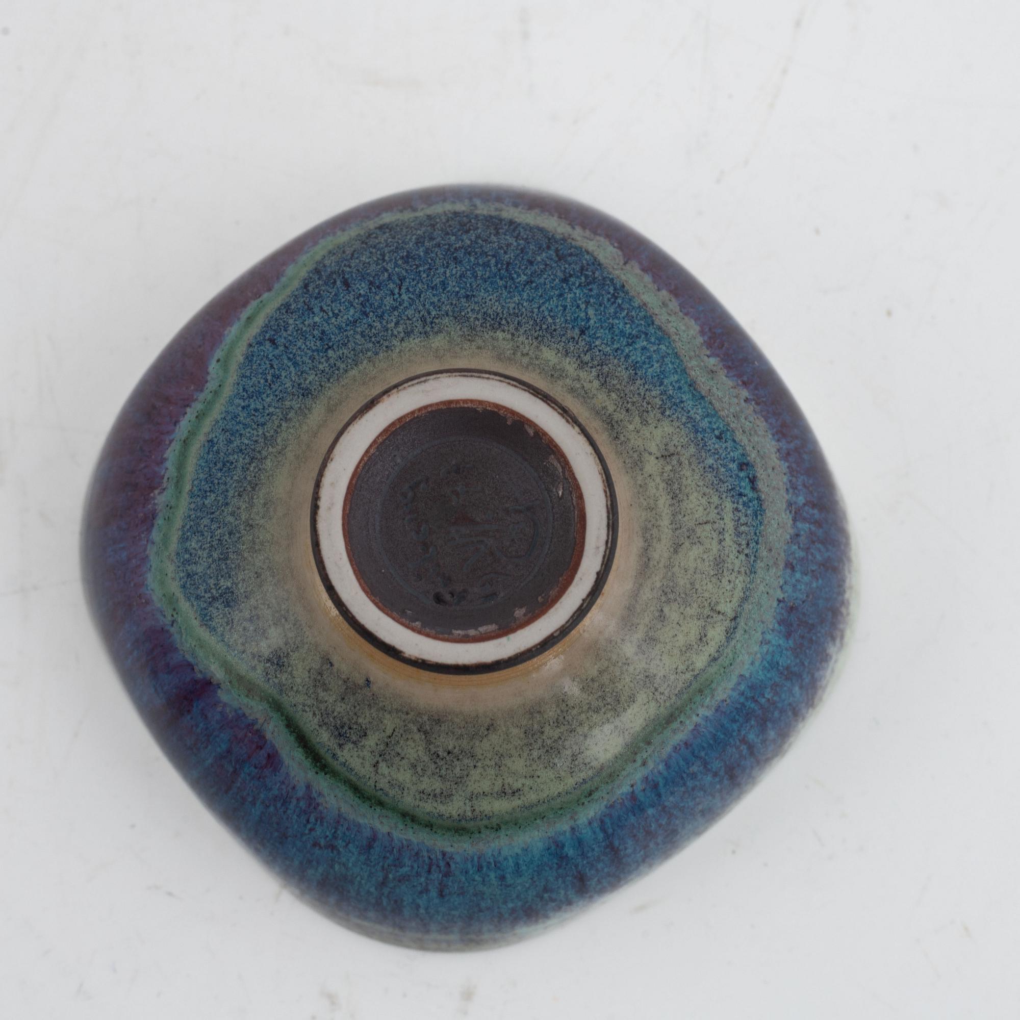 Berndt Friberg, skålar, 2 st, samt miniatyrvaser, 2 st, Gustavsberg Studio.