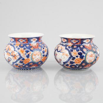 A dish and a pair of pots, porcelain, Japan, early 20th century.