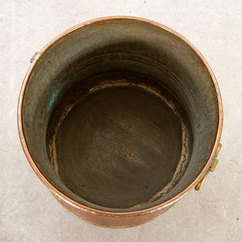 TUNNA MED HÄNKLAR, koppar, 1800-tal.