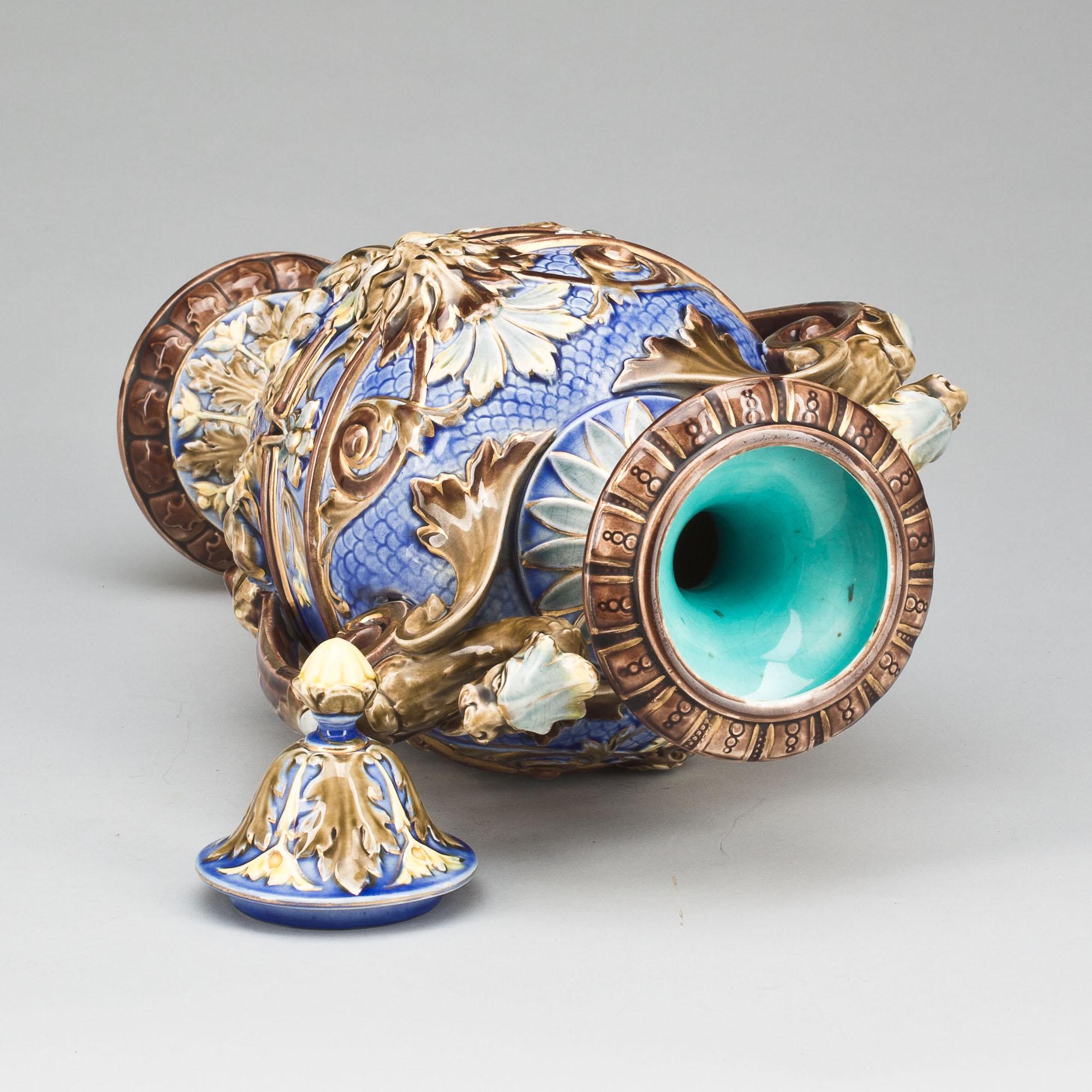 PRAKTURNA MED LOCK, majolika, Rörstrand, 1800-talets slut.