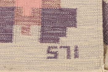 Ilsalestalon Mattolutomo, a flat weave carpet, Finland, c. 228 x 170 cm.