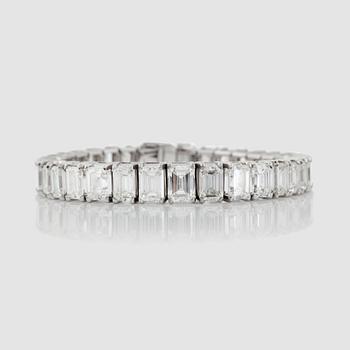 1158. An emerald-cut diamond bracelet. Total carat weight circa 30.00 cts.