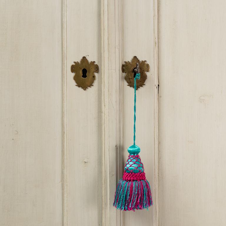 A late 18th or early 19th century cupboard.