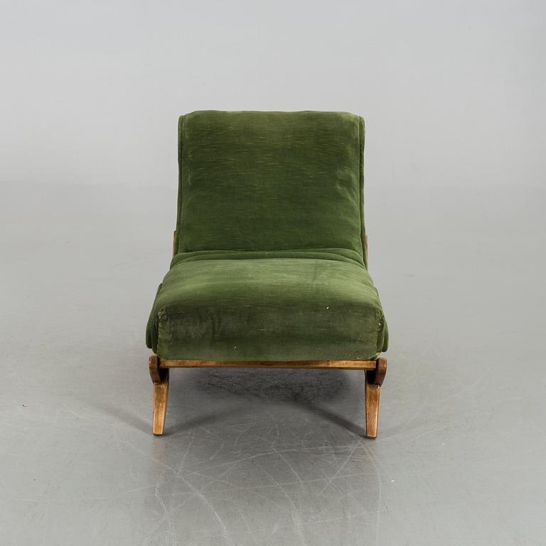 A mid 20th century day bed.
