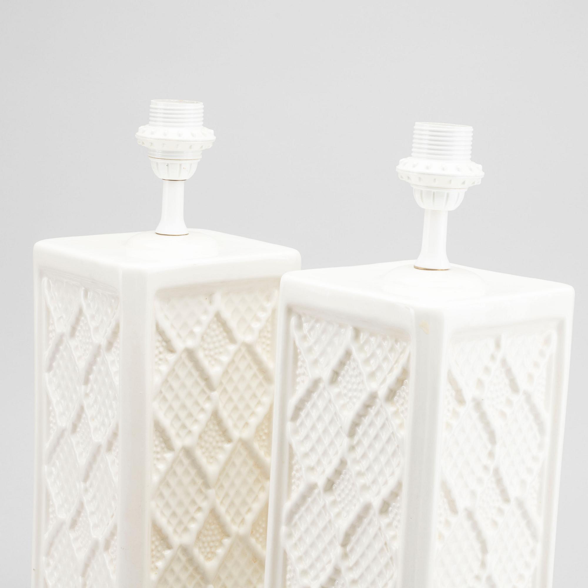 BORDSLAMPOR ett par Bondia Italien 1900-talets senare del glaserat lergods.