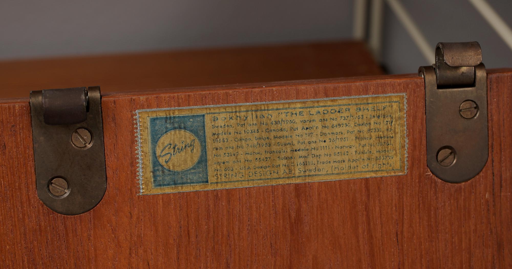 BOKHYLLA, "String", formgiven av Kajsa och Nils Strinning, 1960-tal.