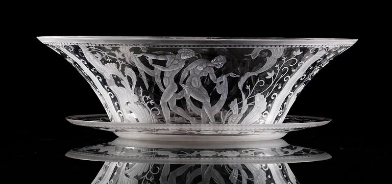 A Simon Gate engraved glass bowl with stand, Orrefors 1923.