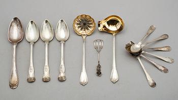 SILVERBESTICK, 13 delar, olika modeller, 1800-/1900-tal. Vikt ca 459 g.