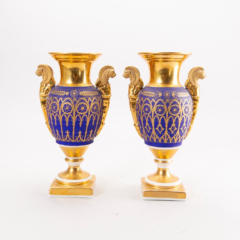 Urnor ett par Frankrike empire 1830/40-tal porslin.