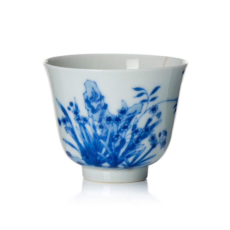 A blue and white month cup 'Narcissus', late Qing dynasty with Kangxi mark.