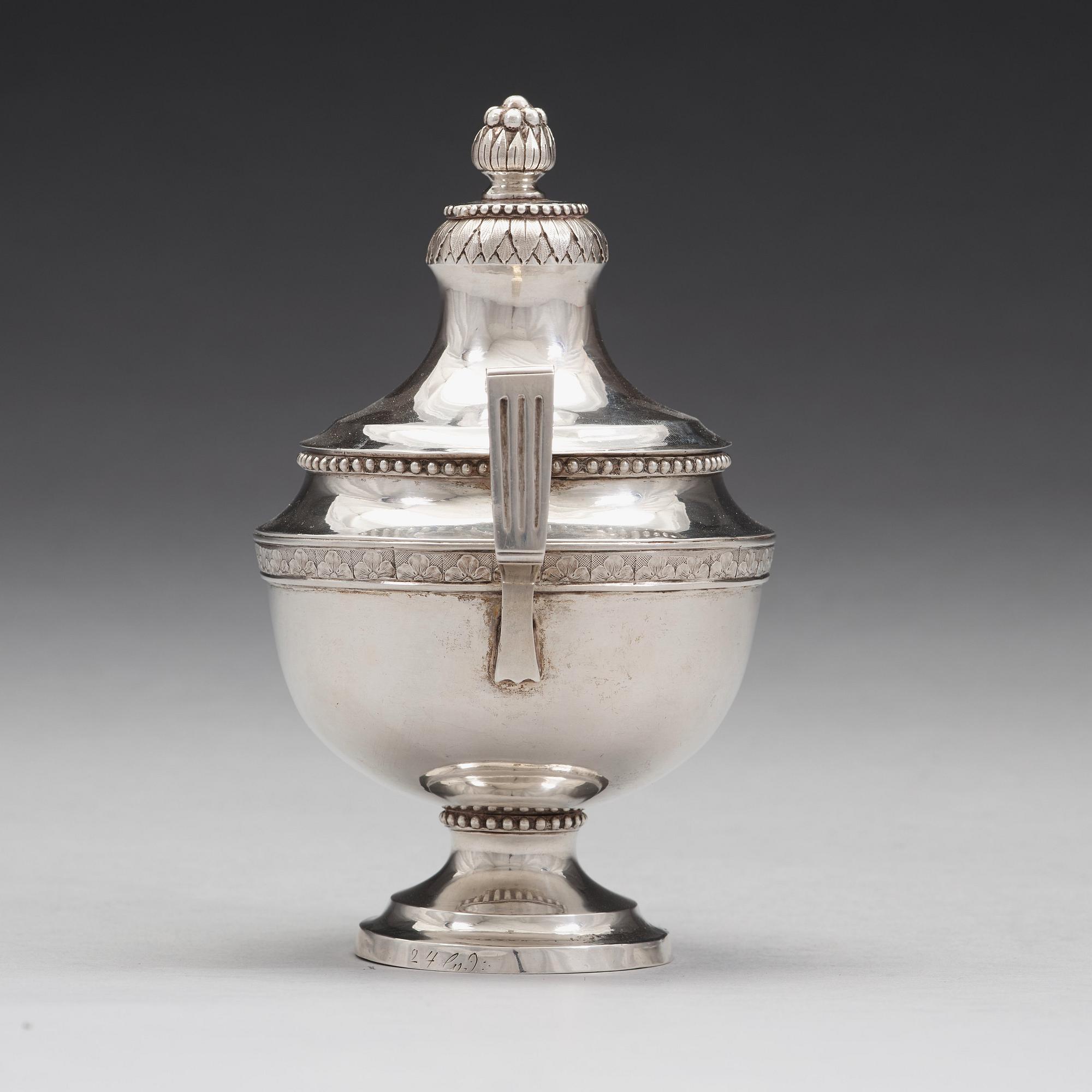 Julius Marianus Bergs, sockerskål med lock, silver, Stockholm 1786, gustaviansk.