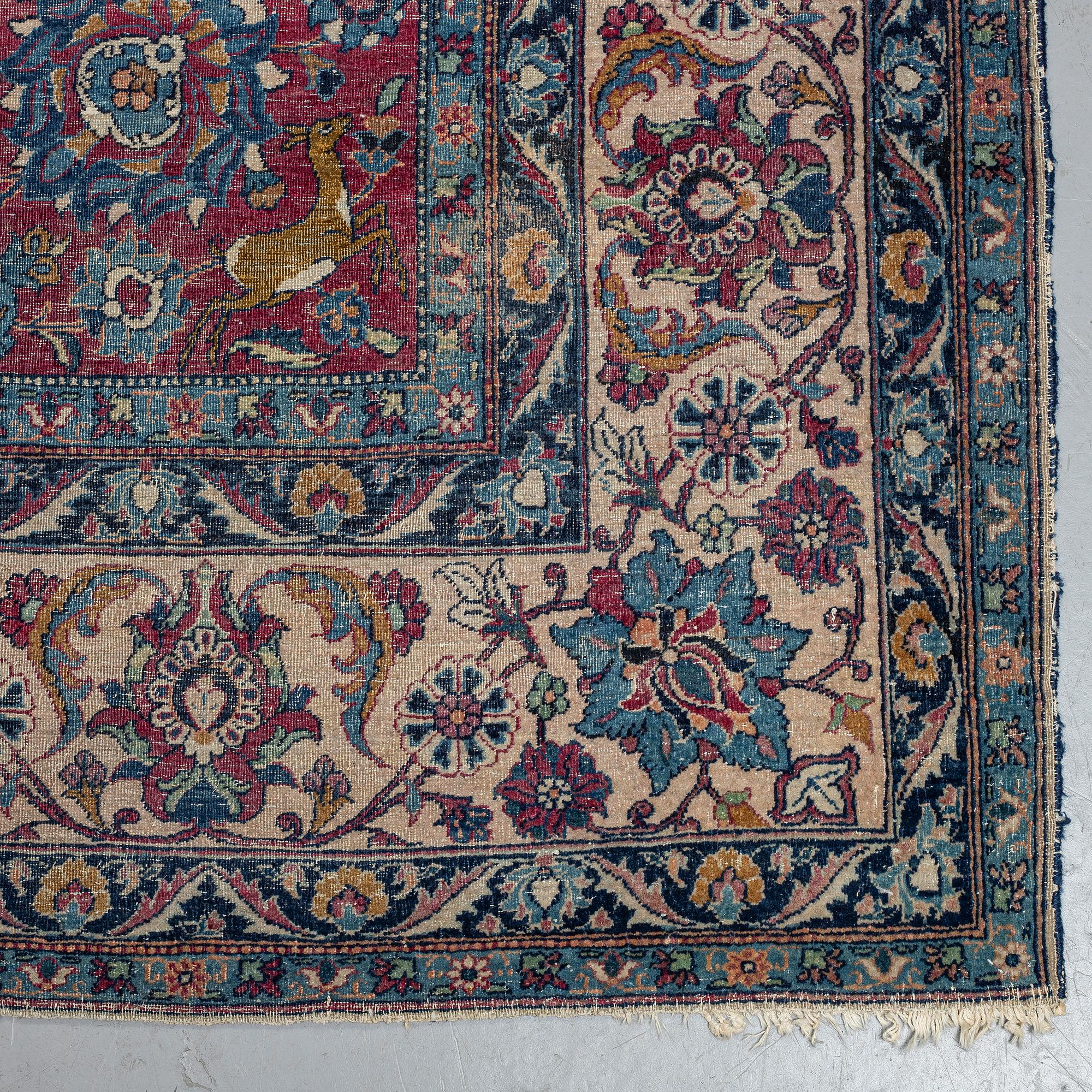 A CARPET, semi-antique Esfahan/Tehran, probably, ca 317,5 x 203,5 - 205 cm.
