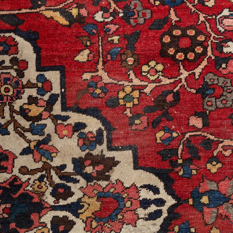 A Bakhtiari carpet, c. 305 x 205 cm.