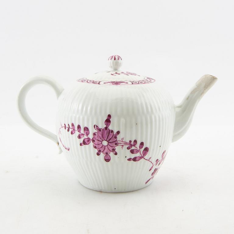 Teapot Meissen porcelain 18th century.