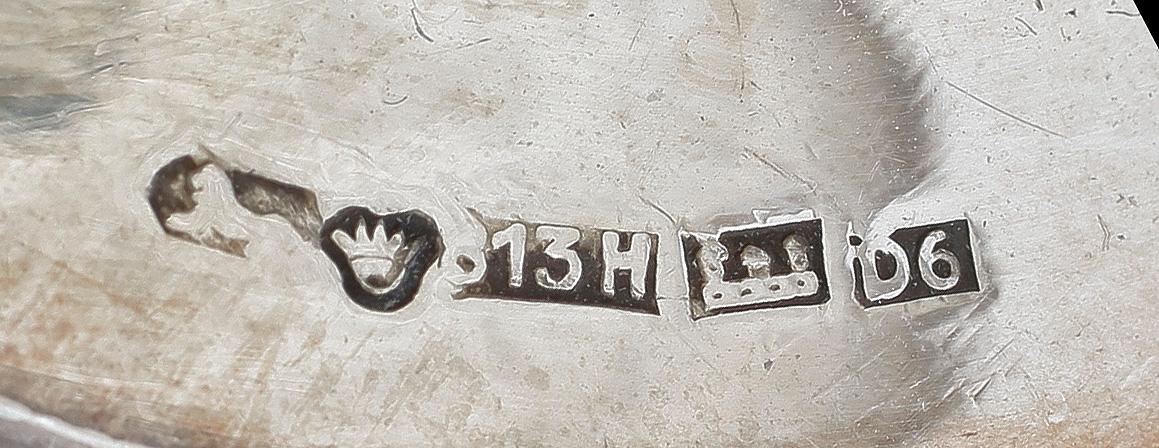 POKAL samt SKÅL, silver, Finland och USA, 1900-talets första hälft. Tot vikt ca 478g.