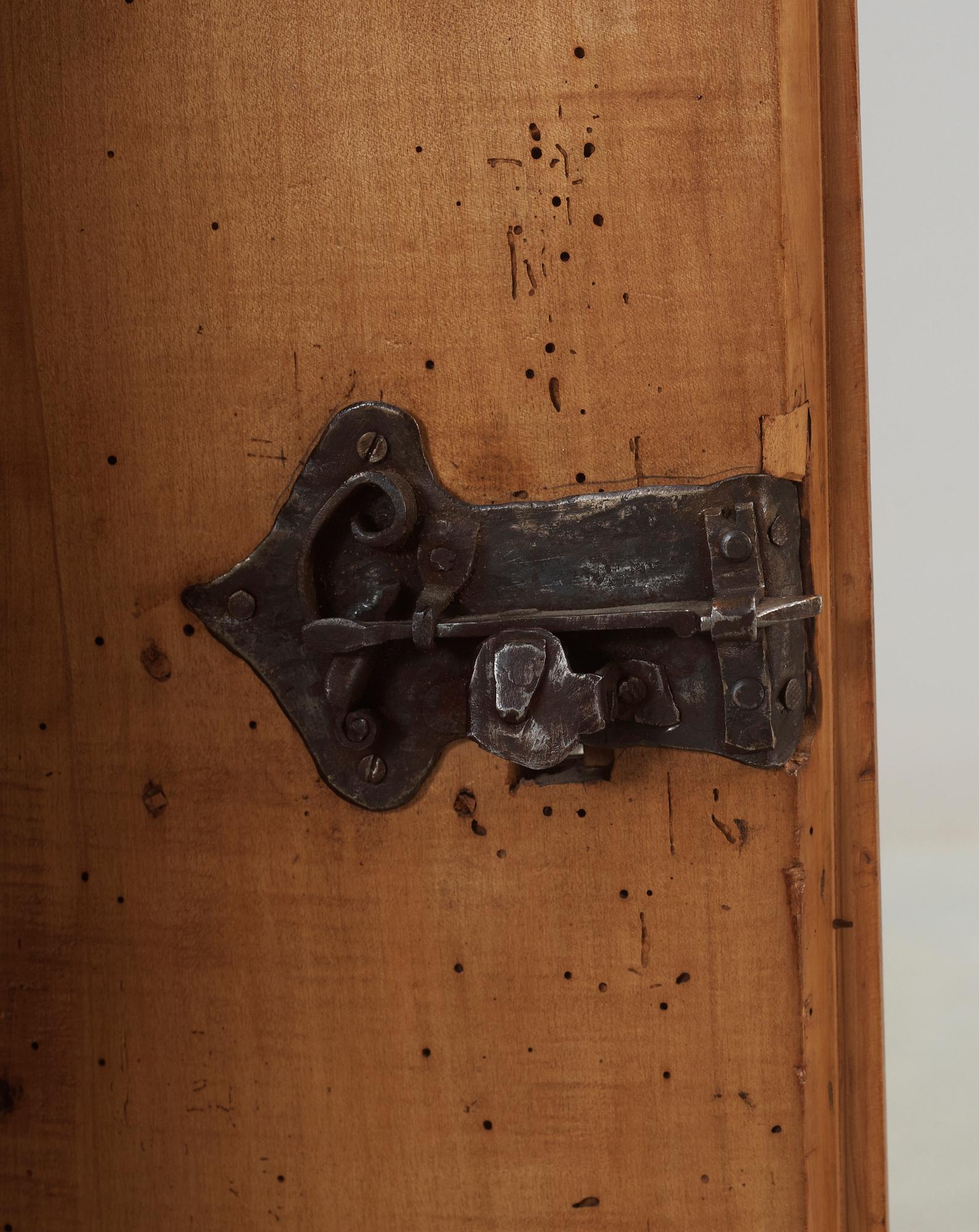 HÖRNSKÅP, 1700-tal.