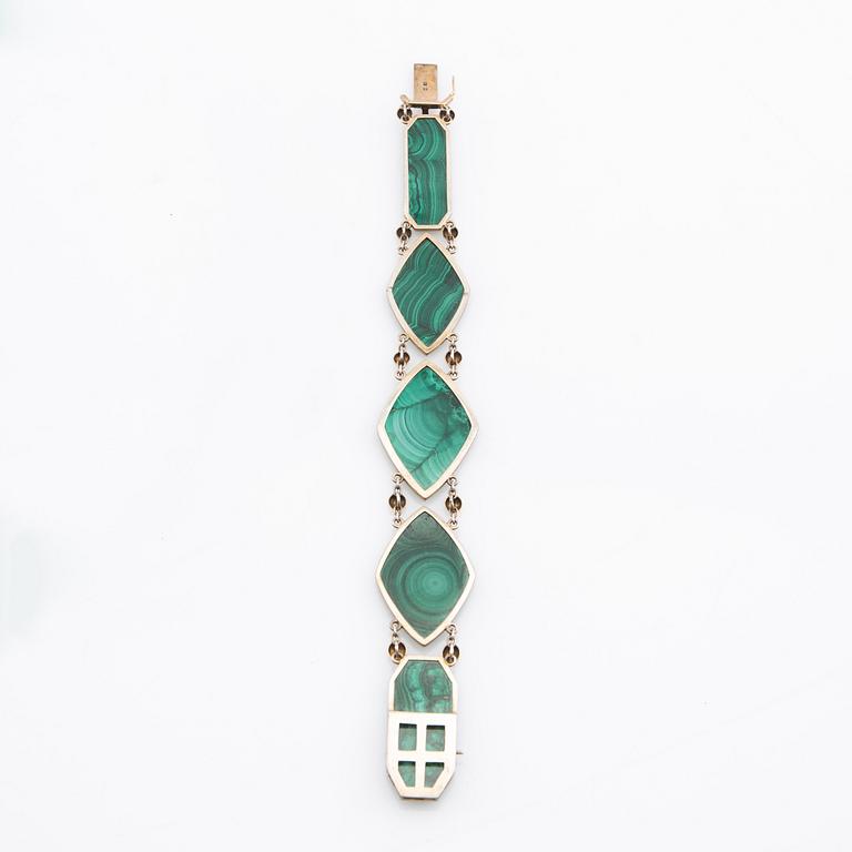 Halsband, ring och armband med slipade malakiter, Kina 1900-talets första hälft.