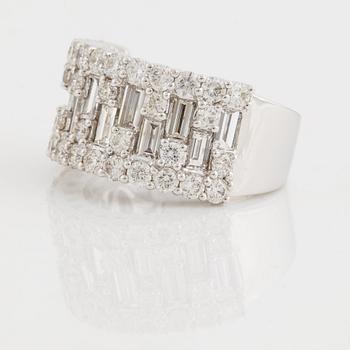 A baguette- and brilliant cut diamond  ring.