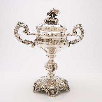 Sugar bowl with lid, silver, Christopher Creutz, Stockholm, 1857.