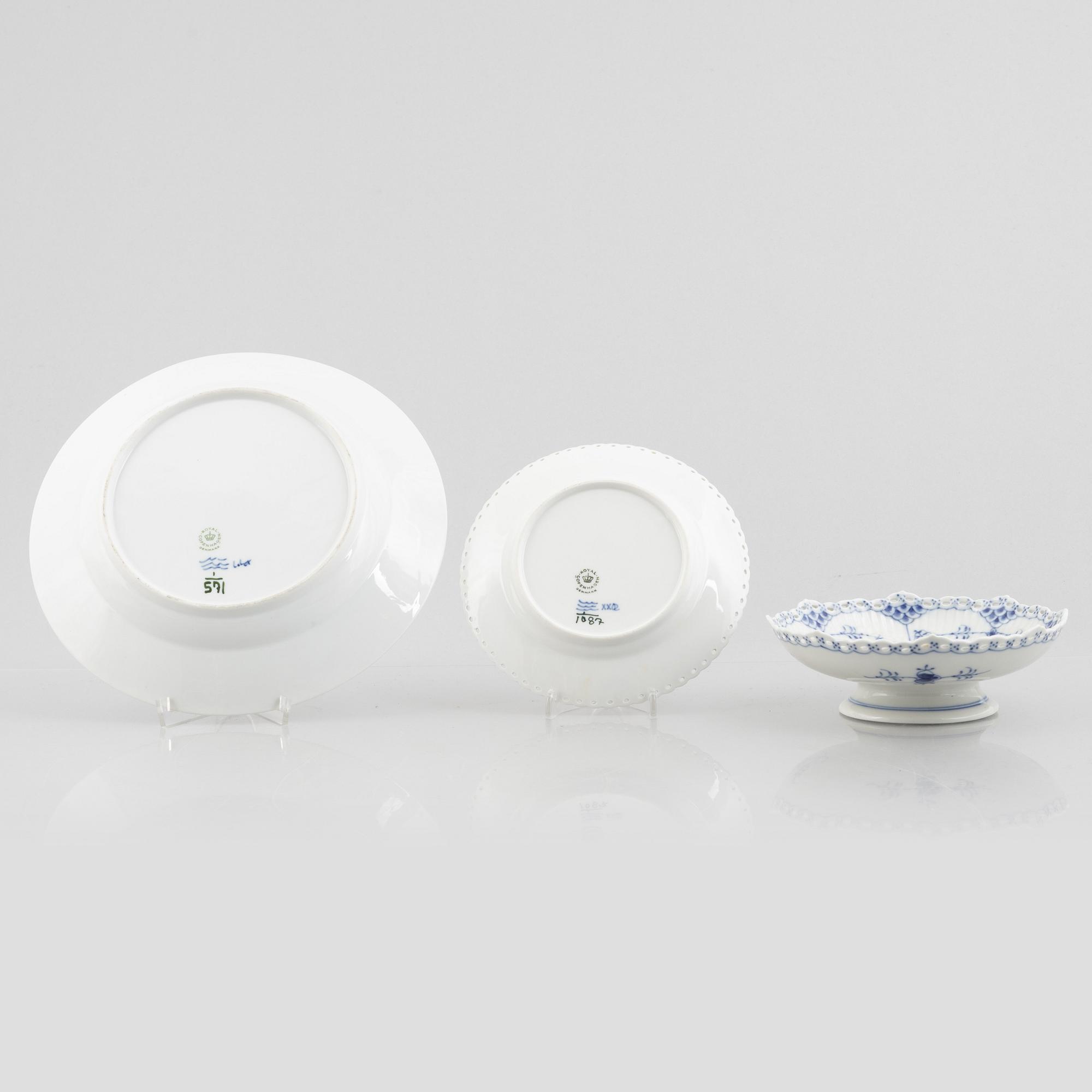 Royal Copenhagen, a 49-piece "Blue Fluted" porcelain service, half and full lace, Denmark.