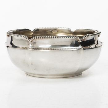 A Swedish silver bowl, mark of F Linder Carl L Nordströms Eftr, Uddevalla 1919.