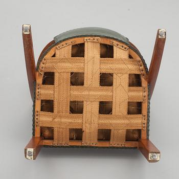 KARMSTOLAR, ett par, Svenska Möbelfabriken, 1900-talets första hälft.