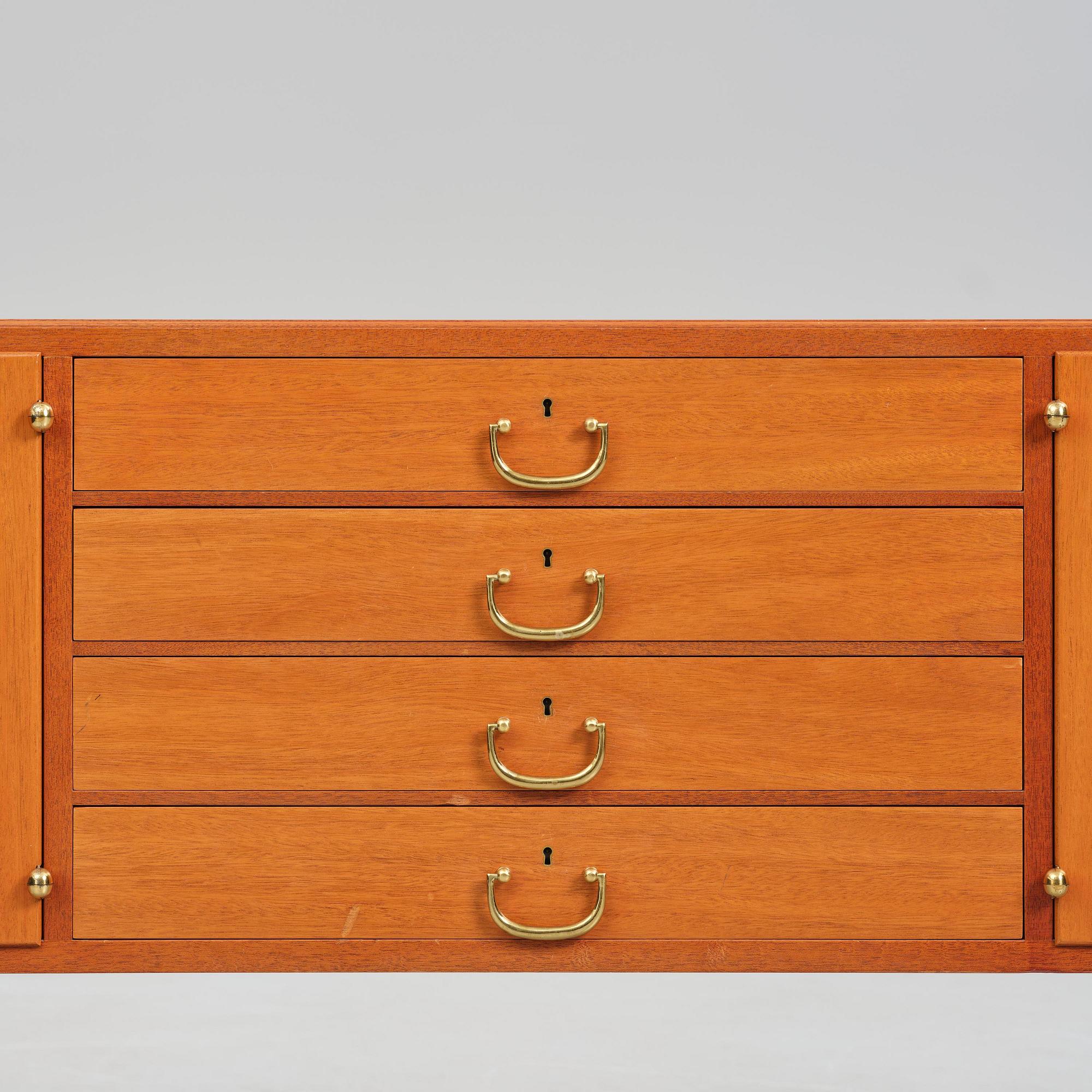 Josef Frank, sideboard, modell B 1015, Firma Svenskt Tenn, ca 2001.